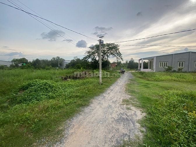 Hơn 1000m2 đất thổ cư. 12m mặt tiền. Gần KCN. 1,8 tỷ