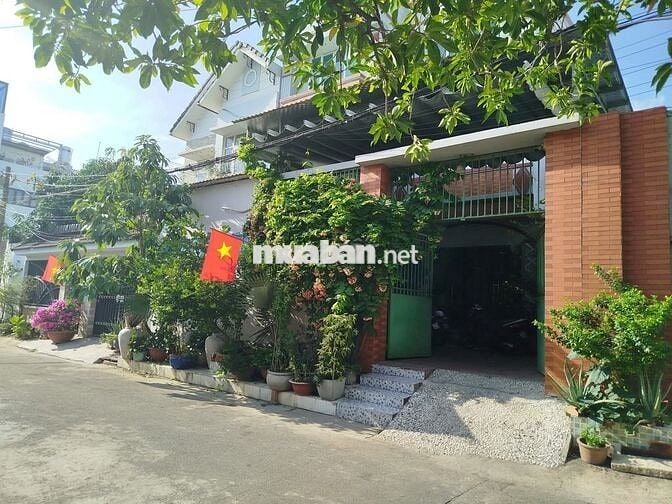 Phòng biệt thự, nam độc thân, không hút thuốc.