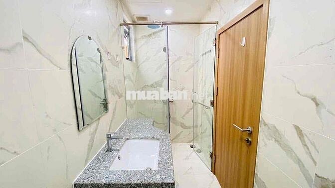 CHO THUÊ PHÒNG RỘNG 40M2, Ở ĐƯỢC 4 NGƯỜI 4 XE, NGAY ĐẠI HỌC VĂN LANG C