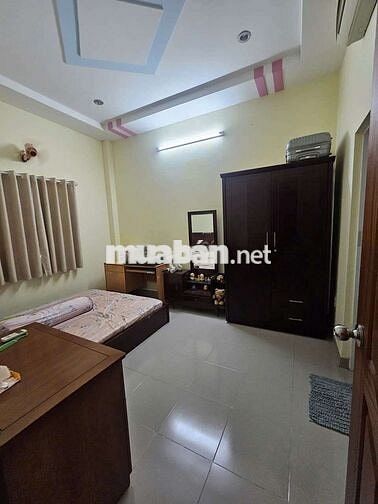 Cho thuê nguyên căn rộng , 3pn4wc, sau căn mặt tiền Thống Nhất p11 GV