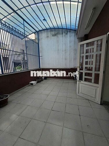 Cho thuê nguyên căn rộng , 3pn4wc, sau căn mặt tiền Thống Nhất p11 GV