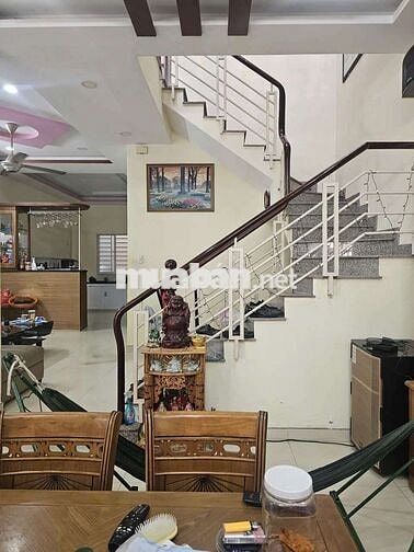 Cho thuê nguyên căn rộng , 3pn4wc, sau căn mặt tiền Thống Nhất p11 GV