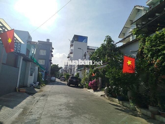 Phòng biệt thự, nam độc thân, không hút thuốc.