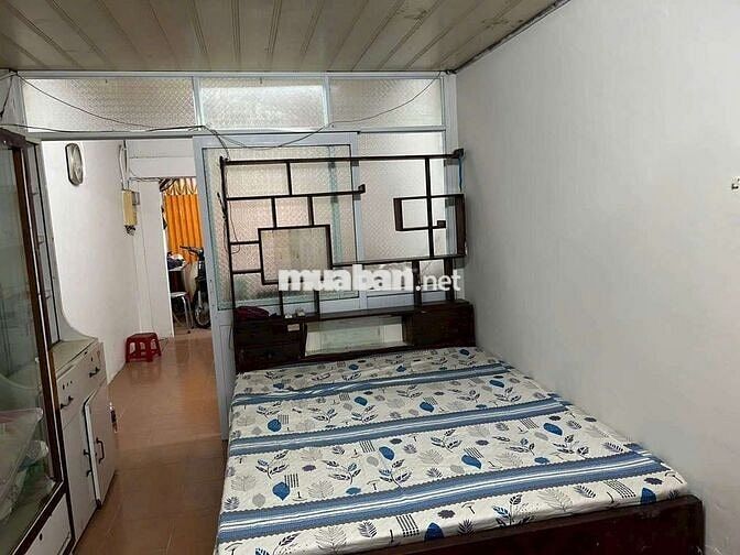 Kẹt tiền bán gấp nhà thuộc đường nguyễn văn cừ p2 q5 một lầu 2 phòng