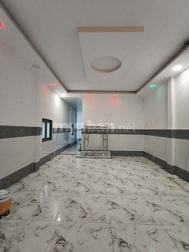 Nhà riêng chính chủ, 2 phòng ngủ, 100% thổ cư, giá 780trieu bao giấy