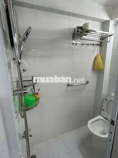 Kẹt tiền bán gấp nhà thuộc đường nguyễn văn cừ p2 q5 một lầu 2 phòng