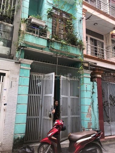 Nhà 27/5 Đồng Xoài 3.4x18.8m, 2 lầu gần chợ HHT tiện ở và kinh doanh