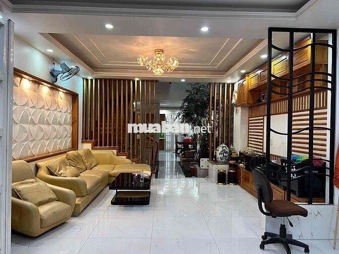 Cho thuê nhà ở nguyên căn dài hạn, 1 trệt 2 lầu, giá thuê 15tr
