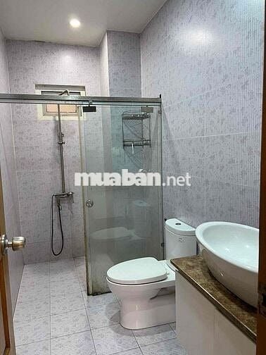 Cho thuê nhà ở nguyên căn dài hạn, 1 trệt 2 lầu, giá thuê 15tr