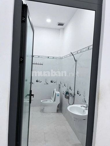 cần bán căn nhà 100m2 còn mới ở Xuân Thới Thượng - Hóc Môn giá 790tr