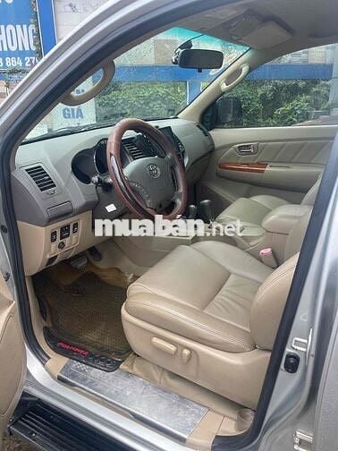 Toyota Fortuner 2011 máy xăng số tự động xe đẹp