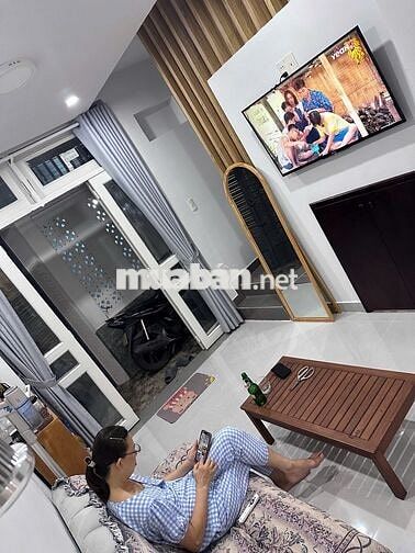 phòng full nội thất mới, bancong to thoáng, nvs riêng tư ngoài phòng