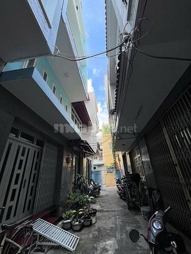  5,38tỷ Nhà 2 lầu đúc BTCT 4,5 x 9 4PN hẻm thông ba gác SHR
