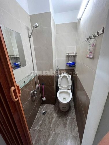  5,38tỷ Nhà 2 lầu đúc BTCT 4,5 x 9 4PN hẻm thông ba gác SHR