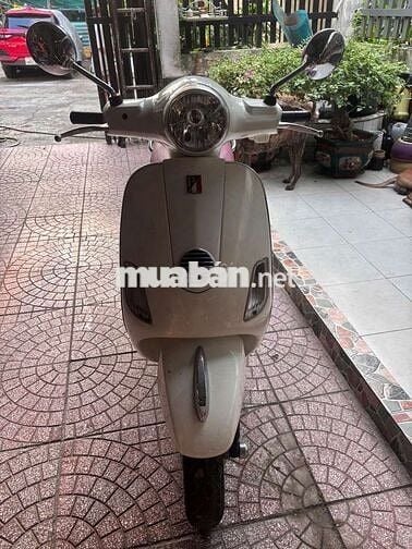 VESPA TRẮNG NGỌC TRAI