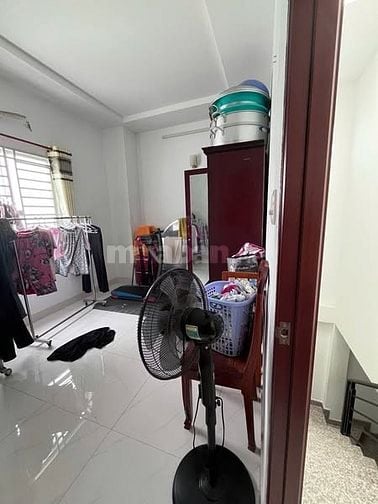 5,38tỷ Nhà 2 lầu đúc BTCT 4,5 x 9 4PN hẻm thông ba gác SHR