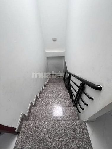  5,38tỷ Nhà 2 lầu đúc BTCT 4,5 x 9 4PN hẻm thông ba gác SHR