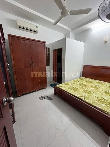  5,38tỷ Nhà 2 lầu đúc BTCT 4,5 x 9 4PN hẻm thông ba gác SHR
