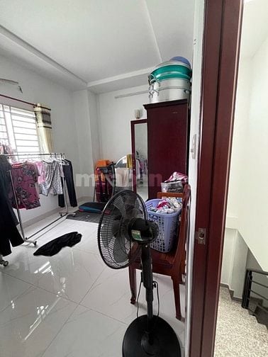  5,38tỷ Nhà 2 lầu đúc BTCT 4,5 x 9 4PN hẻm thông ba gác SHR