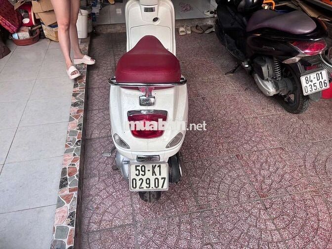 VESPA TRẮNG NGỌC TRAI