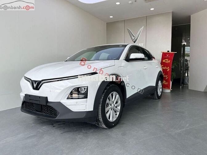 VinFast VF6 Eco 2025