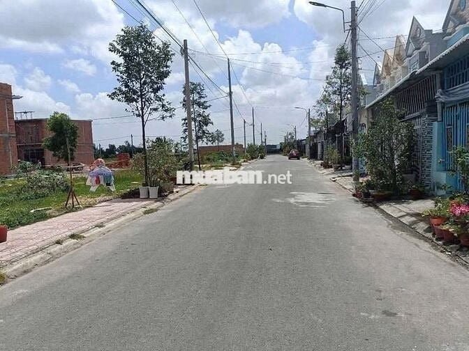 Lô đất kế UBND xã Rạch Kiến, Cần Đước. Chỉ 615 tr/165m2. SHR/full thổ