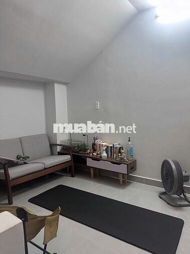 phòng full nội thất mới, bancong to thoáng, nvs riêng tư ngoài phòng