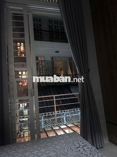 phòng full nội thất mới, bancong to thoáng, nvs riêng tư ngoài phòng