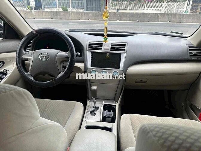 Toyota Camry 2007 XLE 2.4 - 100 km