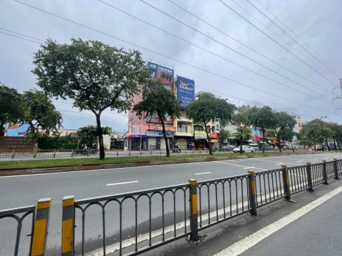 TOÀ NHÀ CHO THUÊ đường Kinh Dương Vương dt 5x24m, 7 tấm,giá thuê 77tr
