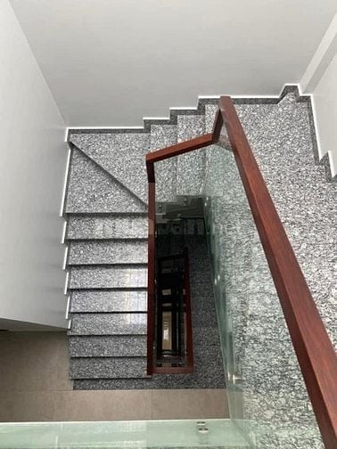 TOÀ NHÀ CHO THUÊ đường Kinh Dương Vương dt 5x24m, 7 tấm,giá thuê 77tr