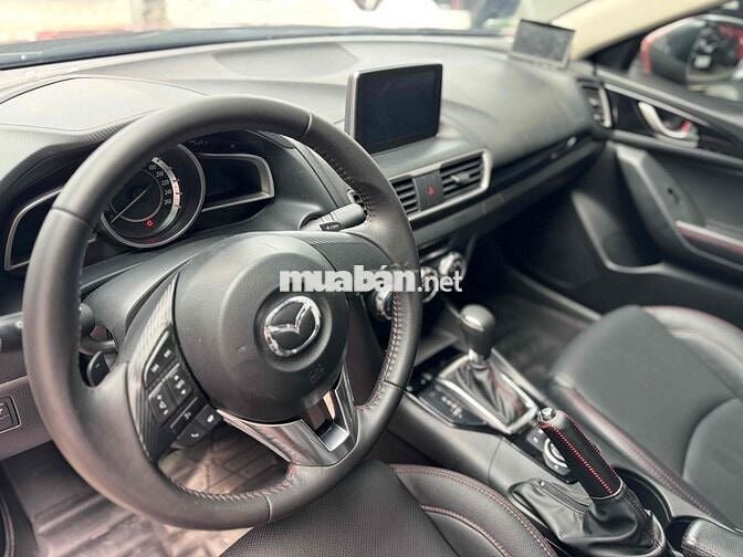 Mazda 3 2016 1.5 AT Sedan - 90000 km