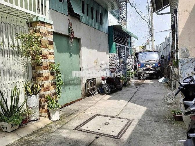 bán nhà HXH đường hồ văn long DT 5,7x13 hiện trạng cấp 4 tiện xây mới