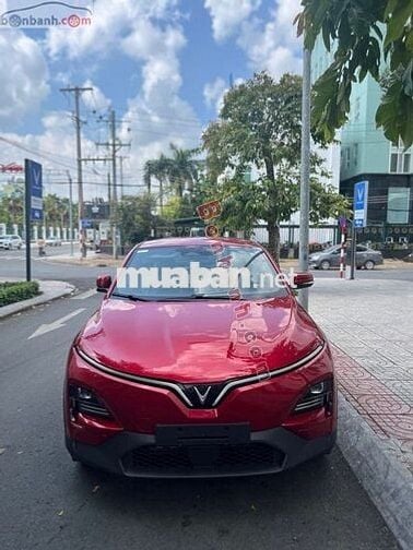 VinFast VF6 Eco 2025