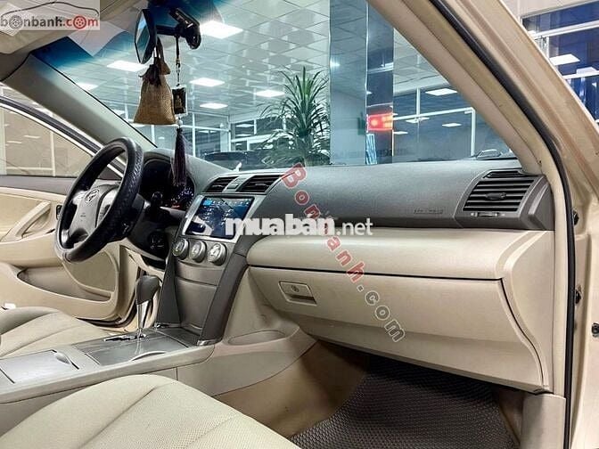 Toyota Camry LE 2.5 2010
