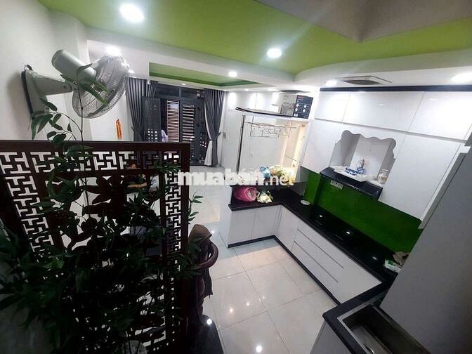 Bán nhà 6 Tầng, gồm 4 Lầu Sân Thượng khu Phan Xích Long,Q. Phú Nhuận