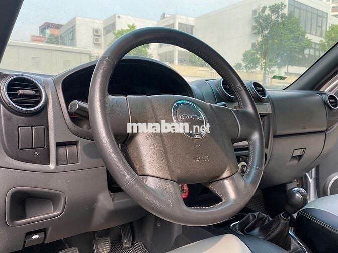 Isuzu Dmax 2011 LS 3.0 4x4 MT - 160000 km