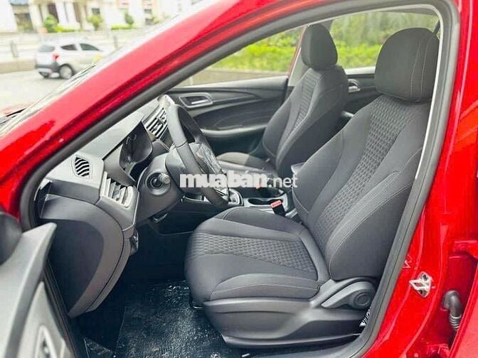 MG MG5 2025