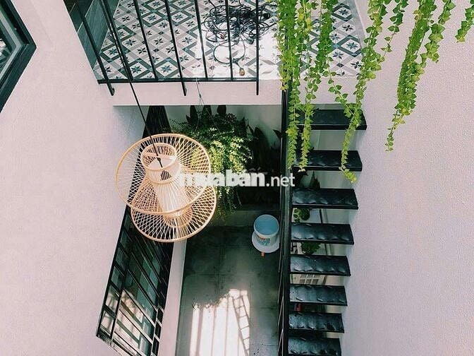 Cho thuê nhà nguyên căn nhà đẹp không gian rộng có sân để xe
