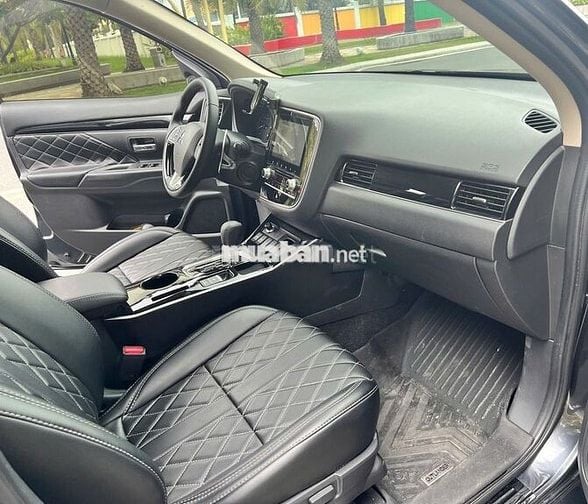 Mitsubishi Outlander 2023 2.0 CVT lướt chính hãng