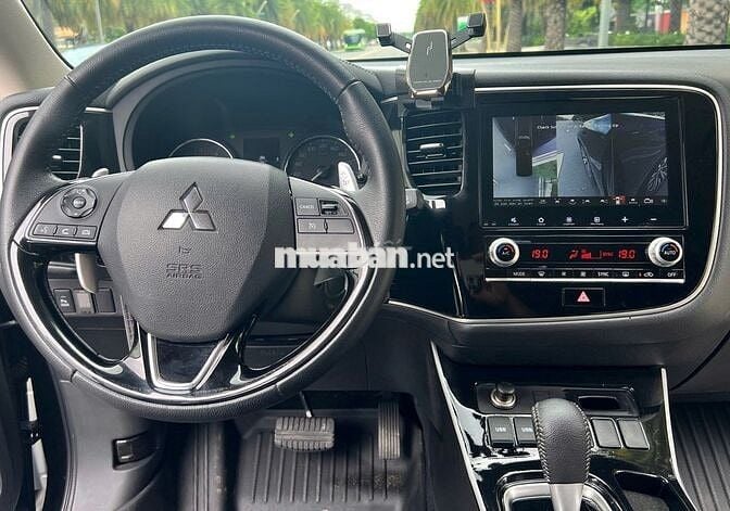 Mitsubishi Outlander 2023 2.0 CVT lướt chính hãng