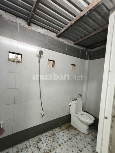 Nhà riêng chính chủ, 2 phòng ngủ, 100% thổ cư, giá 780trieu bao giấy