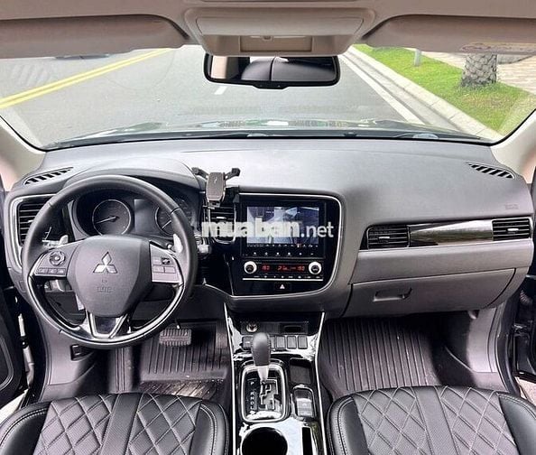 Mitsubishi Outlander 2023 2.0 CVT lướt chính hãng