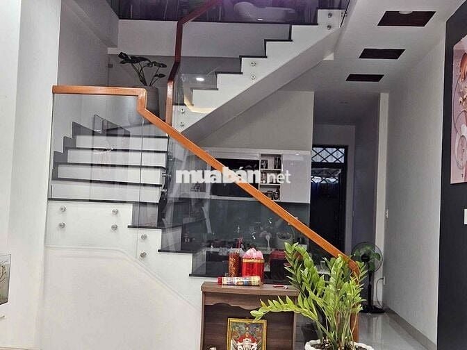 nhà xây ở nhưng chuyển chỗ làm cần bán