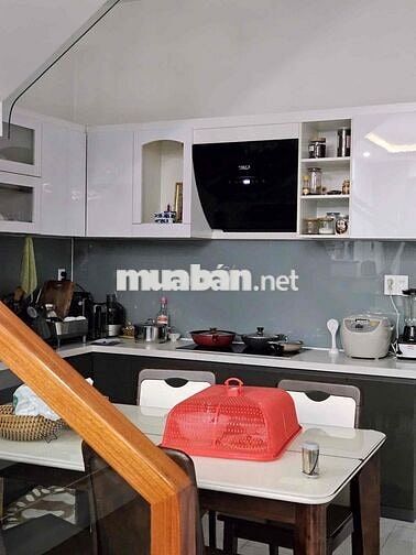 nhà xây ở nhưng chuyển chỗ làm cần bán