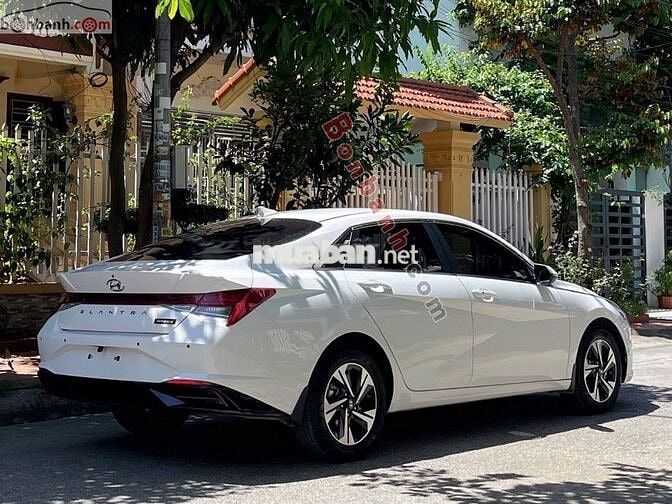 Hyundai Elantra 1.6 AT Đặc biệt 2023