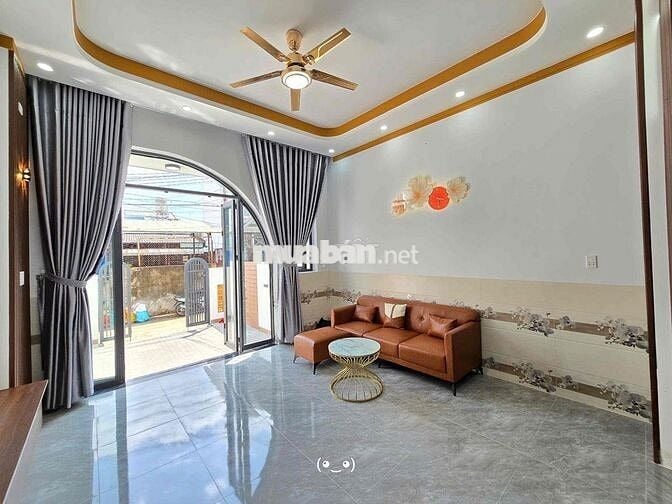 EM Bán căn nhà thiết kế theo phong cách hiện đại, tọa lạc gần Chợ Th