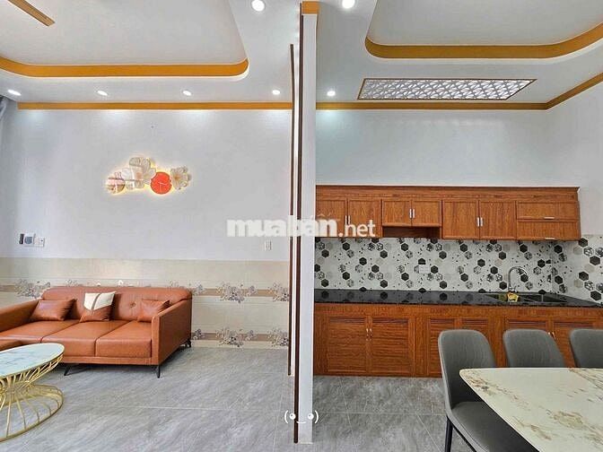 EM Bán căn nhà thiết kế theo phong cách hiện đại, tọa lạc gần Chợ Th