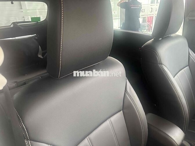 Suzuki XL7 2025 giảm mạnh tháng ngâu hổ trợ góp