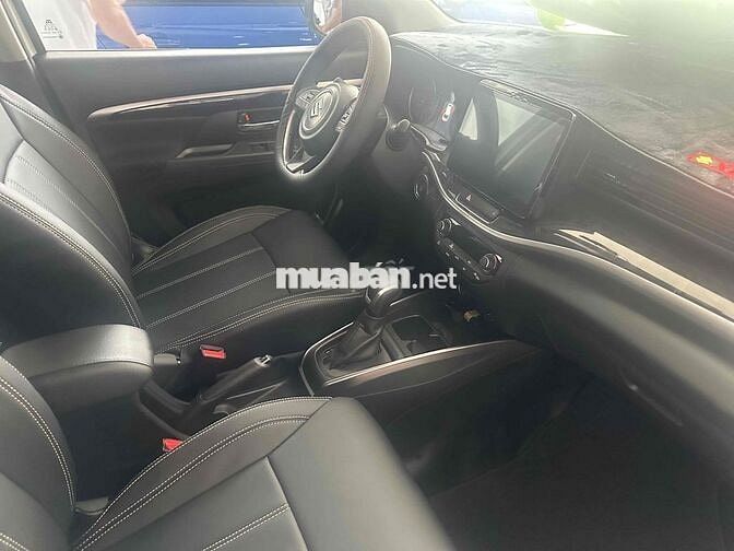 Suzuki XL7 2025 giảm mạnh tháng ngâu hổ trợ góp